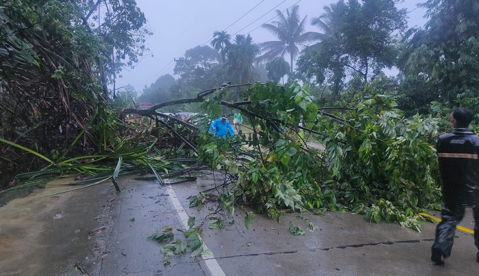 Foto Cuaca Ekstrim, Sejumlah Daerah di Sumbar Dilanda Bencana