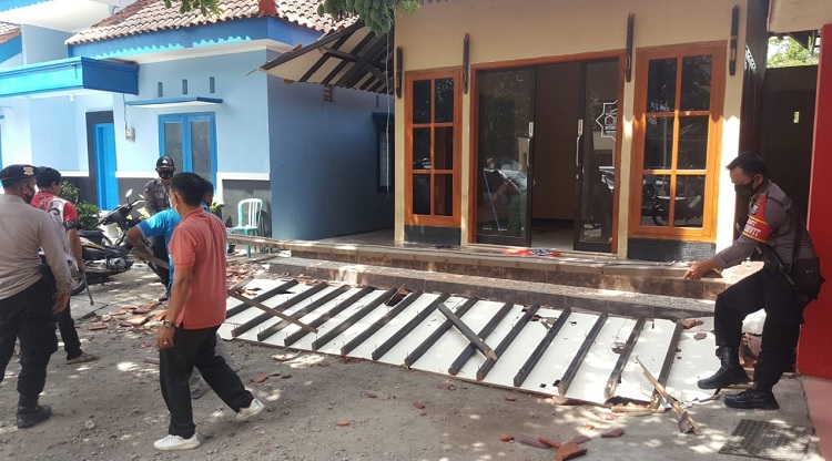 Foto Sejumlah Bangunan di Blitar Rusak Akibat Gempa Bumi M 5,3