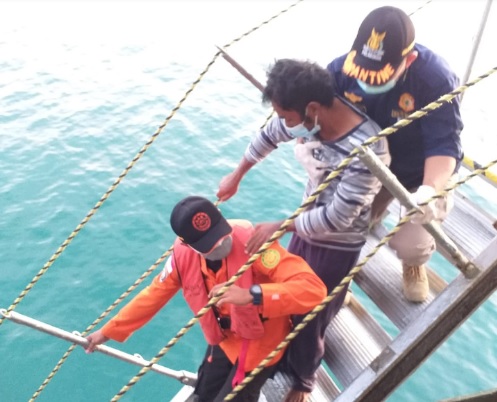 Foto Dua Nelayan asal Sibolga Berhasil Diselamatkan