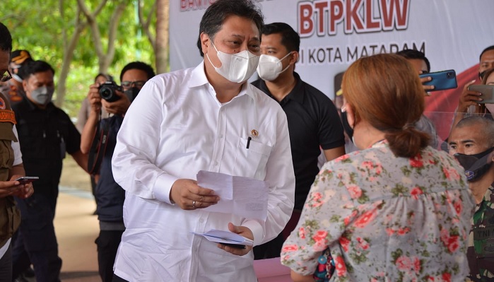 Foto Menko Airlangga: Bantuan Tunai PKL dan Warung di NTB Paling Cepat