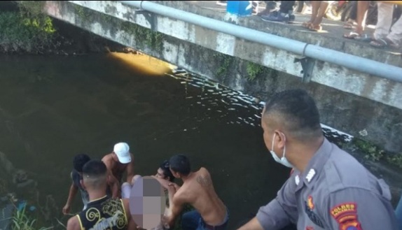 Foto ODGJ Ditemukan Meninggal Dibawah Jembatan Guguak
