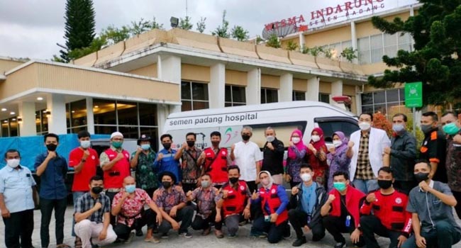 Foto Tim Gerak Cepat dan Medis Semen Padang di Lokasi Gempa