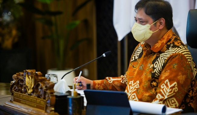 Foto Respon Cepat Arahan Presiden, Ketua KPCPEN Evaluasi Level PPKM Luar Jawa Bali