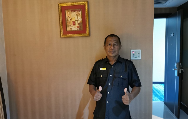 Foto Laporan dari Kendari: Bapak Berdiri Sana, Biar Saya Foto