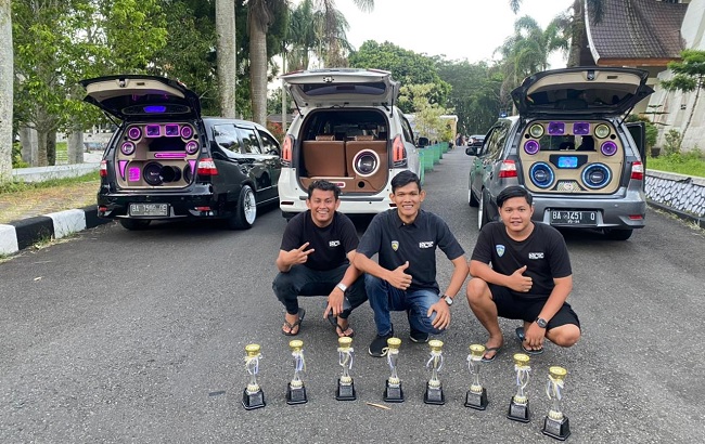 Foto Nocenk Auto Club Padang Raih 13 Piala dalam 'Bukittinggi Modified Car Show'