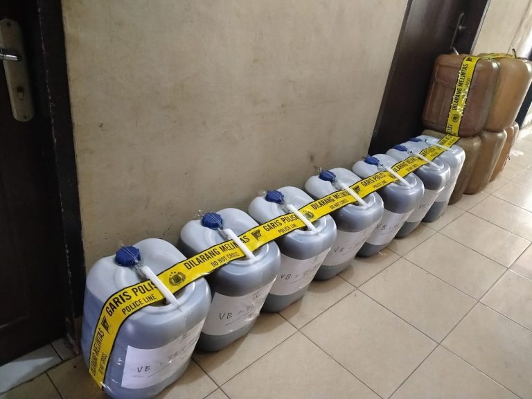 Foto Angkut 135 Liter BBM Bersubsidi, Pria Ini Ditangkap Polisi