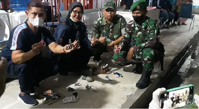 Foto Razia di LP Perempuan Anak Air Padang, Petugas Temukan Kartu Remi Hingga Vibrator