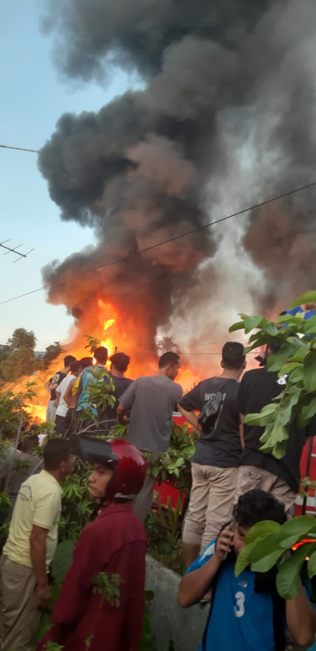 Foto Pangkalan LPG di Batang Anai Terbakar, Padang - Bukittinggi  Macet