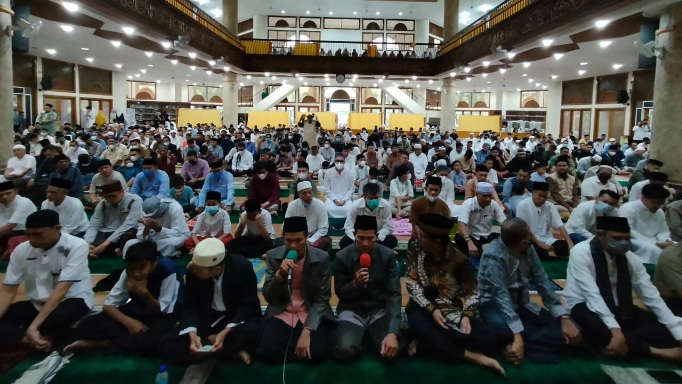 Foto Bubar, Pindah ke Masjid