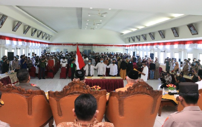 Foto Ratusan Eks Anggota NII dari Sejumlah Wilayah di Sumbar Cabut Bai'at