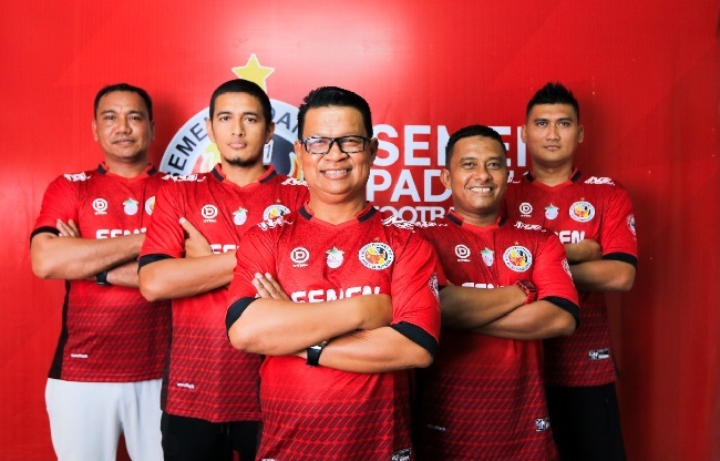 Foto Profil Delfiadri, Pelatih Kepala Semen Padang FC Musim 2022