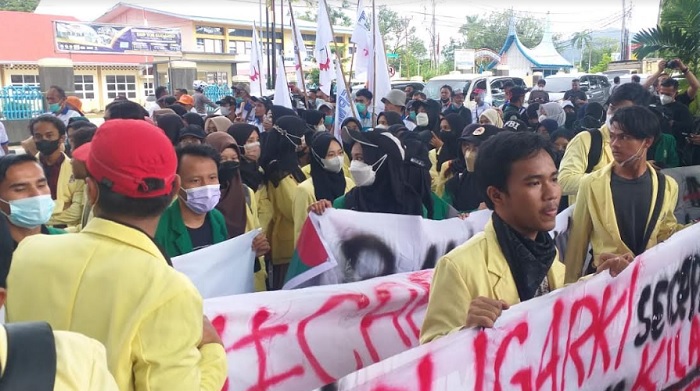 Foto Gela Aksi Demo, Mahasiswa dan Buruh Tuntut Kesejahteraan Buruh