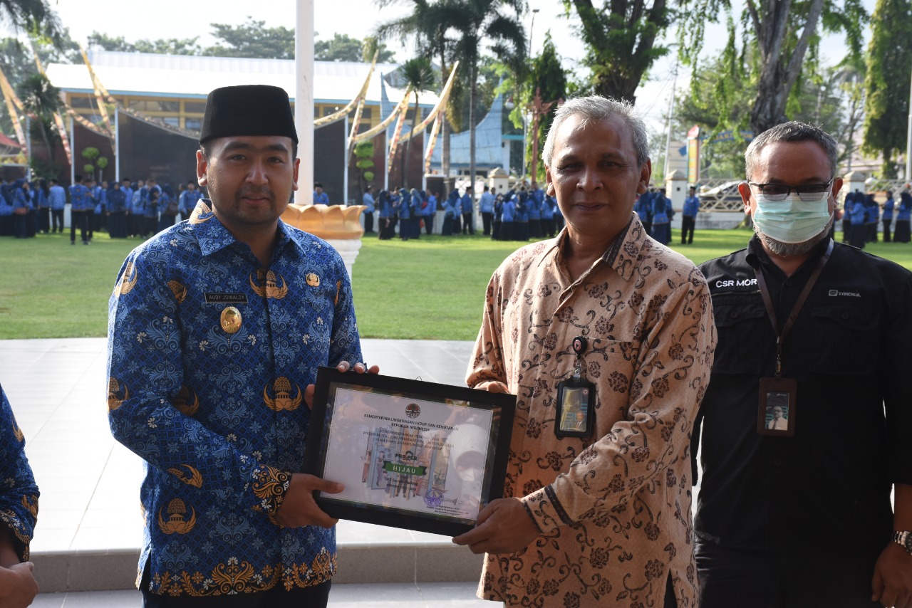 Foto Semen Padang terima Piagam PROPER Hijau 2021 dari Kementerian LHK