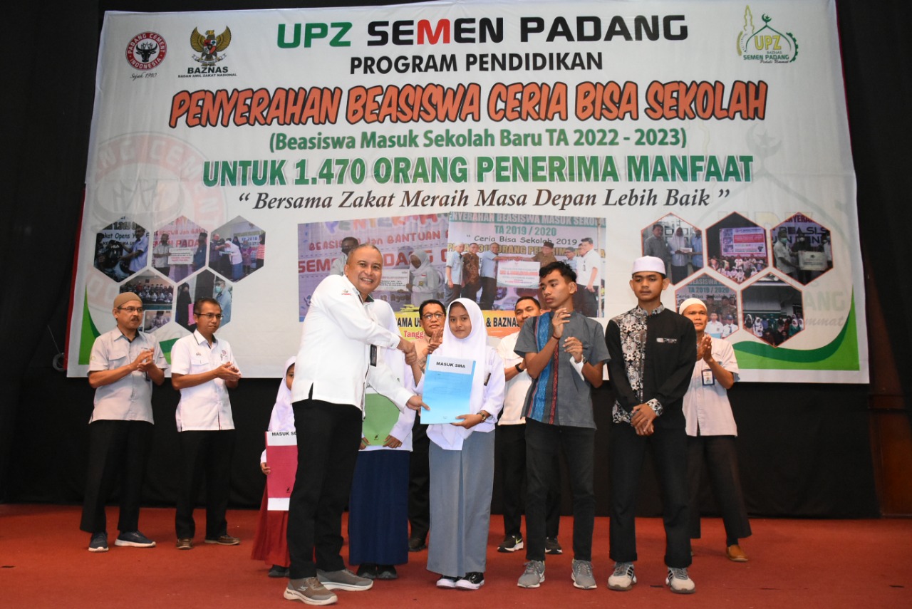 Foto UPZ Baznas Semen Padang Serahkan Beasiswa Rp1,4 M kepada 1.470 Penerima