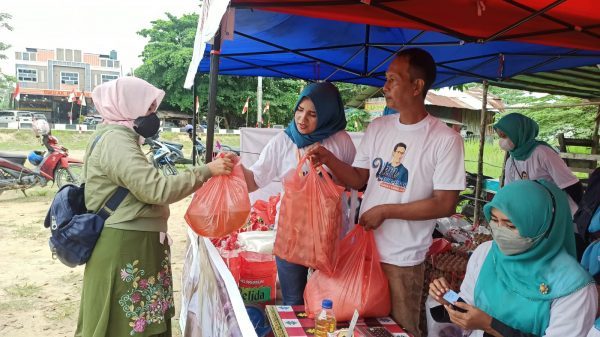 Foto Begini Cara Sahabat Sandiaga Uno Bantu Emak-emak di Pekanbaru