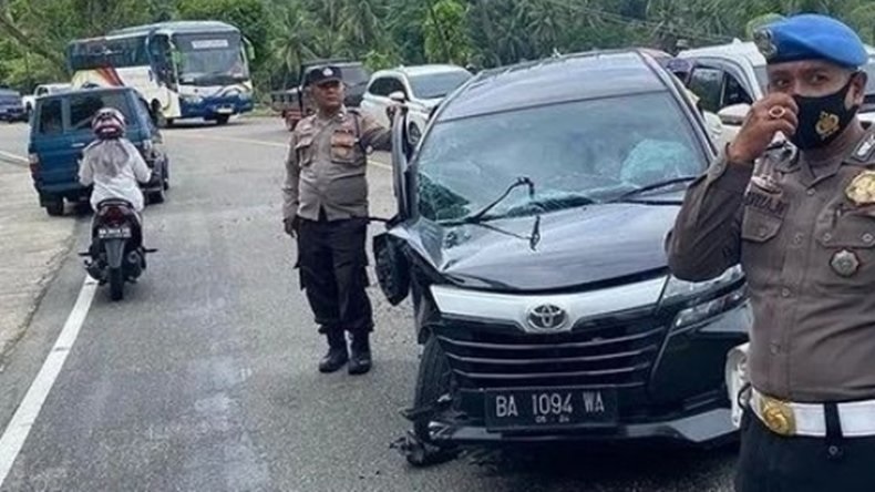 Foto Kecelakaan di Padang Pariaman Libatkan  Dua Avanza dan Satu Escudo