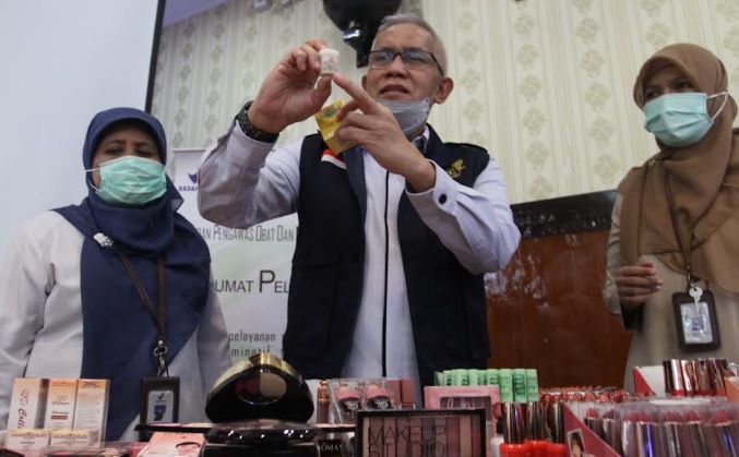 Foto Awas! BBPOM Padang Temukan Ribuan Kosmetik Ilegal Beredar di Pasaran
