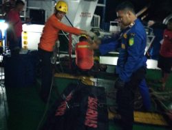 Foto Karena Kekurangan Oksigen, Dua Kru Kapal Tongkang di Riau Tewas