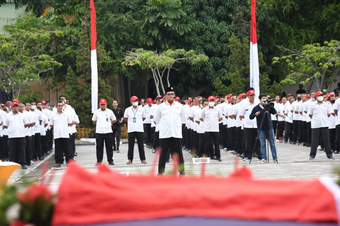 Foto Seribuan Karyawan Semen Padang Group Ikuti Upacara HUT ke 77 Kemerdekaan RI