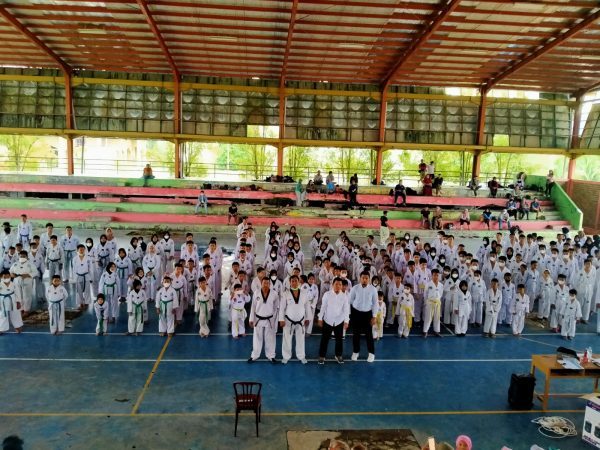 Foto UKT Geup Pakai Sitem TIIS, Seribu Lebih Taekwondoin Padang Putihkan Lima Lokasi Ujian