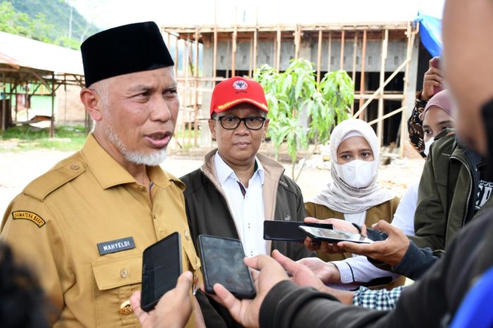 Foto Respons Positif Upaya Semen Padang, Gubernur Ajak Peladang Lubuk Minturun Tanam Kaliandra