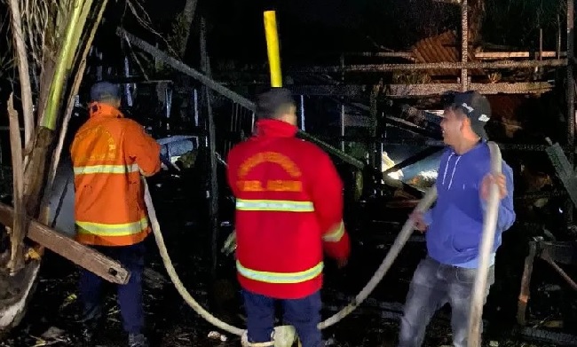 Foto Kandang Ternak Milik Guru SLB di Agam Terbakar, 9 Ekor Sapi Mati Terpanggang