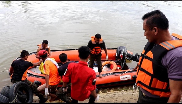 Foto Sesosok Mayat Pria Ditemukan Mengambang di Perairan Pulau Sao Air Tawar Barat
