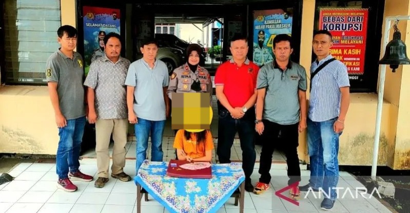 Foto Polisi Bukittinggi Tangkap Perempuan Pencuri Emas