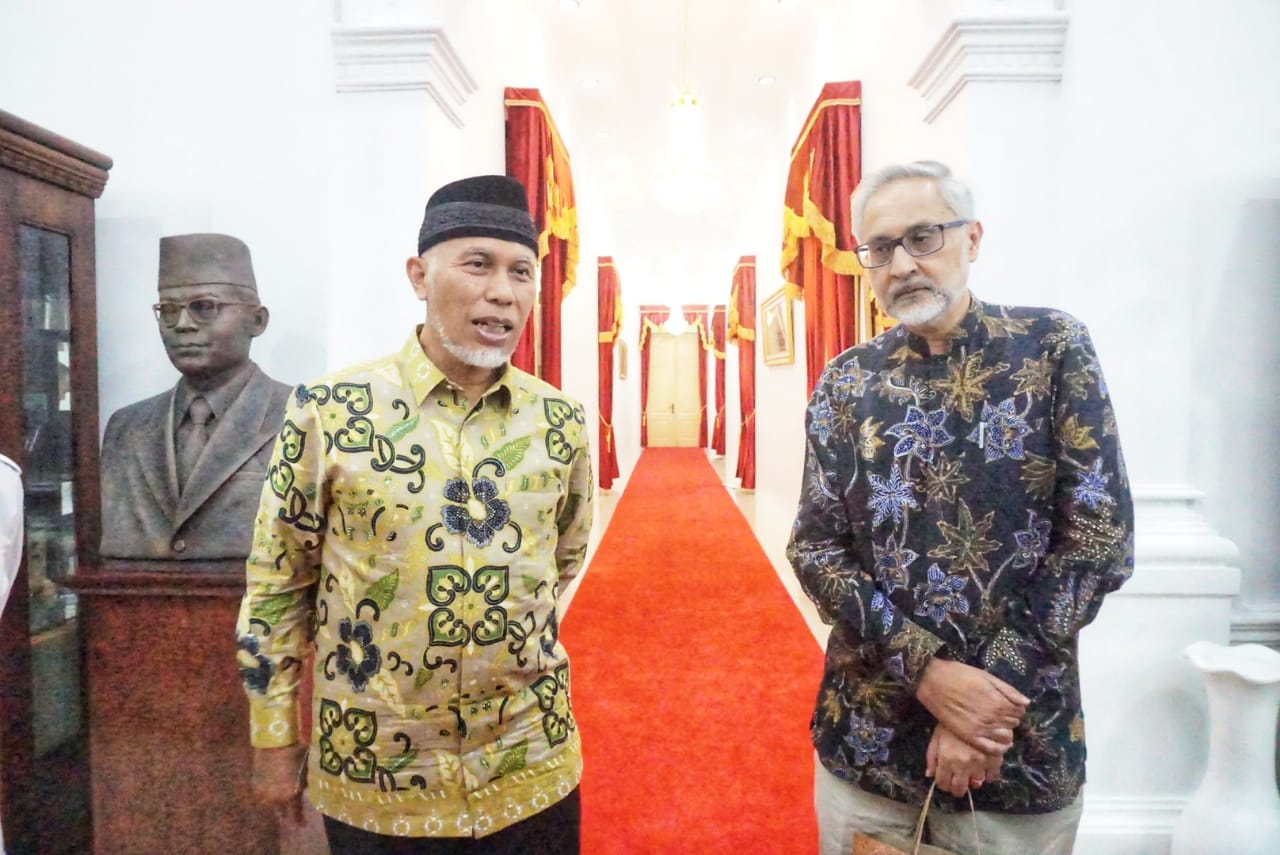 Foto Terima Kedatangan Dubes Indonesia Untuk Inggris, Gubernur Mahyeldi Bahas Potensi Kehutanan Sosial Sumbar