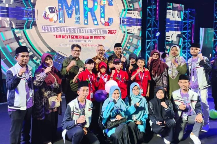 Foto Hebat! Tim Robotik MTsN 6 Kota Padang dan MAN 1 Bukittinggi Berhasil Juarai Kompetisi Robotik Madrasah 2022