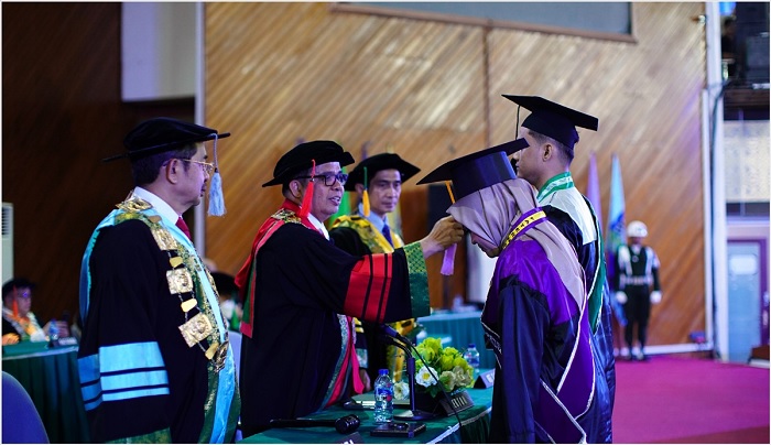 Foto 1.141 Lulusan Diwisuda, Rektor: Terus Kembangkan Diri