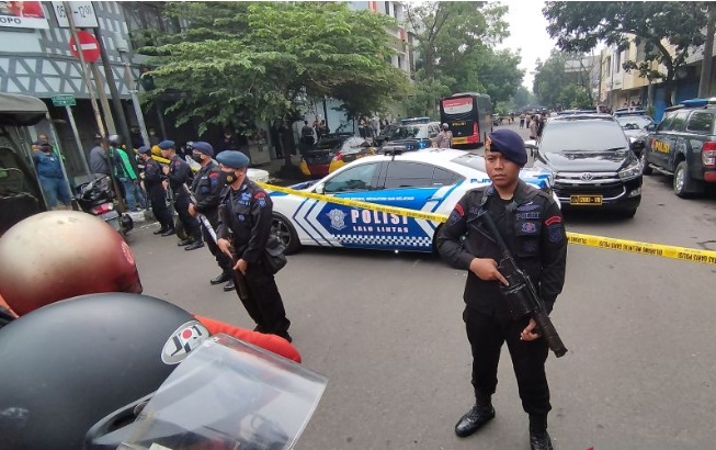 Foto Kapolrestabes Sebut Dua Polisi Masih Dirawat Akibat Bom Astanaanyar