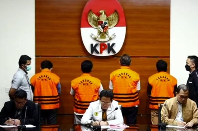 Foto KPK Amankan Uang Rp1 Miliar Saat OTT Wakil Ketua DPRD Jatim dan Kawan-kawan