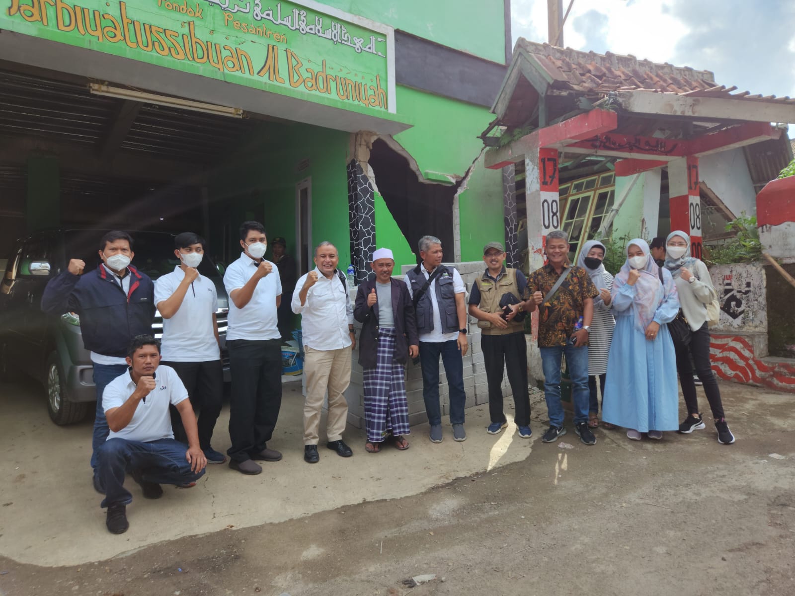 Foto UPZ Semen Padang Salurkan Zakat Karyawan untuk Rehab Mushala dan Bantu Korban Gempa Cianjur