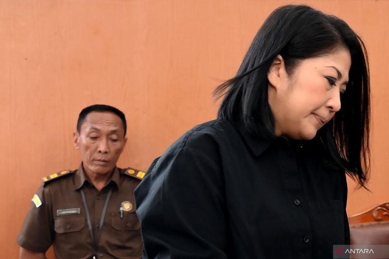 Foto Istri Ferdy Sambo Putri Candrawathi Dituntut 8 Tahun Penjara