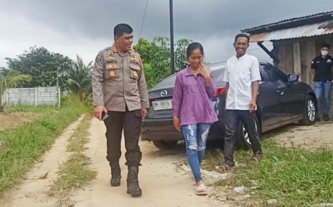 Foto Kombes Sunarto Penuhi Janji, Mita Korban Kecelakaan Kembali Berjalan dan Bersekolah