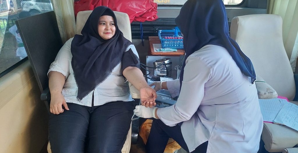 Foto HUT Satpam ke-42, Ditbinmas Polda Sumbar bersama PMI Kota Padang Gelar Donor Darah