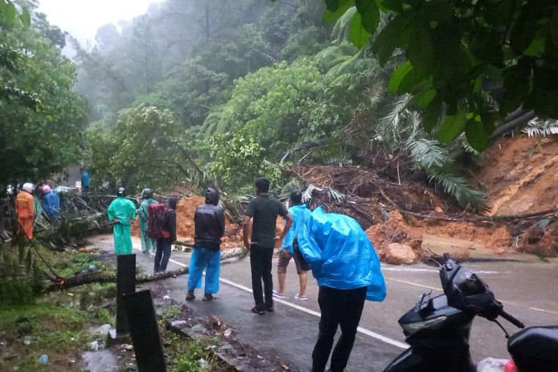 Foto Lubuk Paraku Longsor, Begini Kondisinya