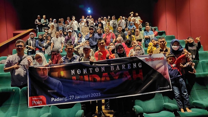 Foto Telkomsel Ajak Pelanggan Kota Padang Nonton Bareng Gratis Film Hidayah