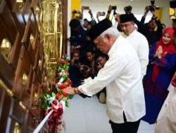 Foto Mewakili Presiden Jokowi, Menteri Basuki Resmikan Masjid Agung Dharmasraya