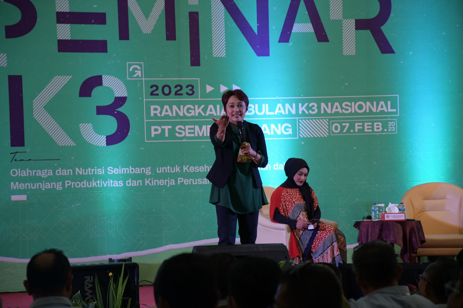 Foto Seminar K3, Semen Padang Hadirkan Ahli Gizi Indonesia, Rita Ramayulis