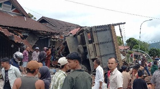 Foto Jalan Panyalaian - Padang Panjang Jadi Jalur Maut, Bupati: Butuh Solusi Konkret