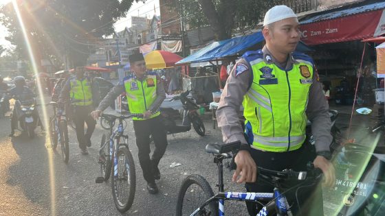 Foto Patroli Pakai Sepeda, Personil Satlantas Polresta Pekanbaru Datangi Pusat Keramaian