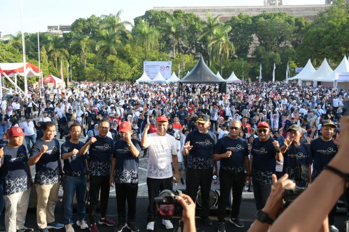 Foto 6000 Lebih Masyarakat Ikuti Jalan Sehat HUT ke-113 Semen Padang
