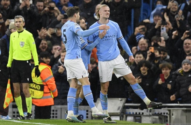 Foto Man City Menang 2-0 Atas Everton