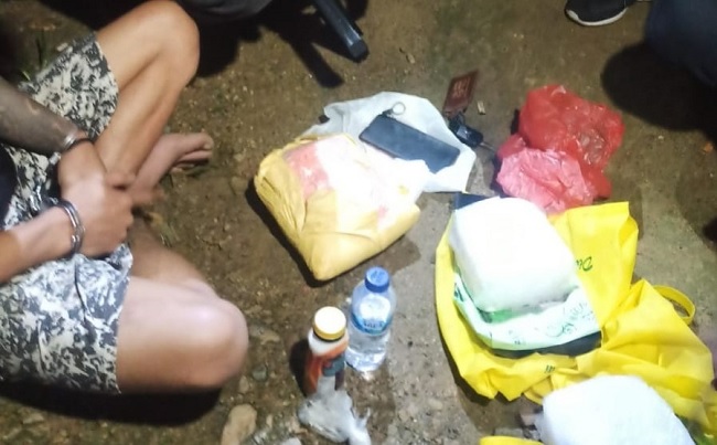 Foto Kejar-kejaran dengan Polisi, Terduga Pengedar dengan 2 Kg Narkoba Berhasil Ditangkap di Payakumbuh