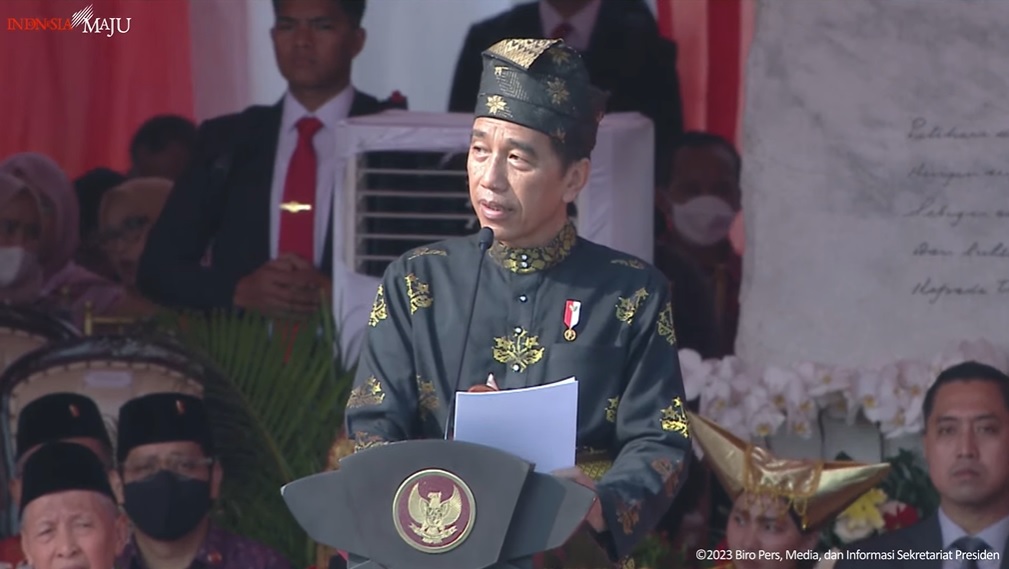 Foto Presiden Pakai Baju Adat Kesultanan Deli saat Pimpin Upacara Hari Lahir Pancasila