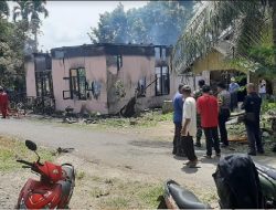 Foto Satu Rumah Semi Permanen di Campago Padang Pariaman Ludes Terbakar