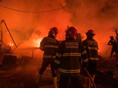 Foto Kebakaran Dahsyat Hanguskan Pertamini dan Toko di Pekanbaru