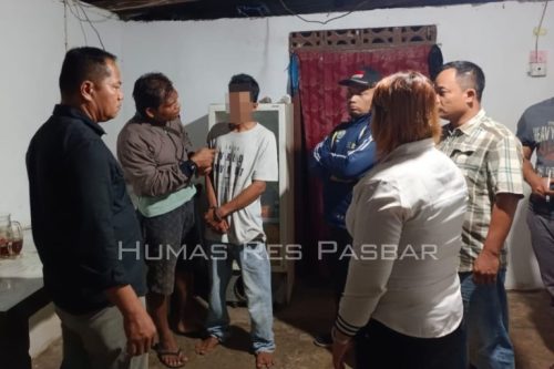 Foto Edarkan Narkoba, 3 Pria dan Seorang Wanita Ditangkap Polisi Pasbar